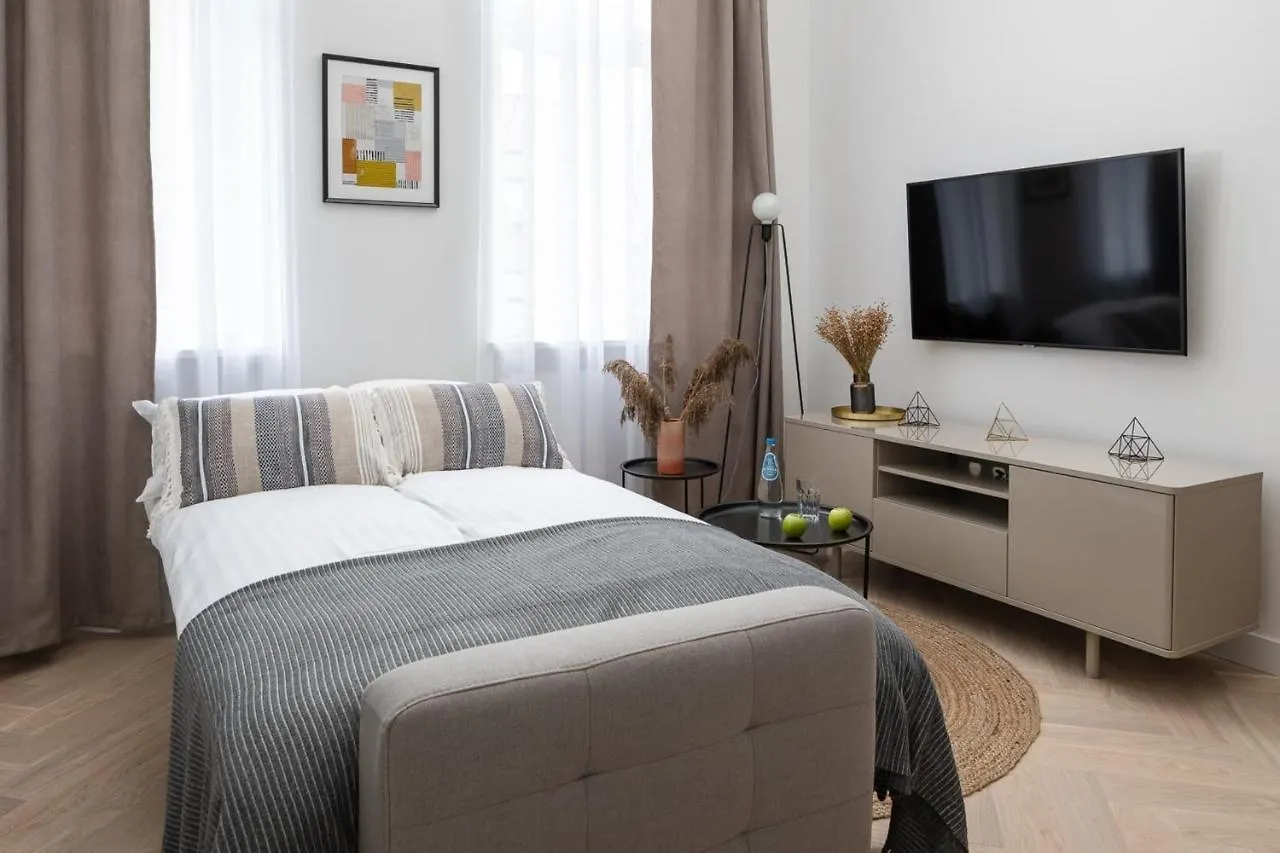 Boduena 4 - Elegant Apartment In Warsaw Centre By Noclegi Renters 0*,  Poland
